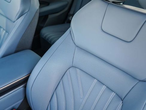 New 2025 Nissan Ariya Platinum image 29