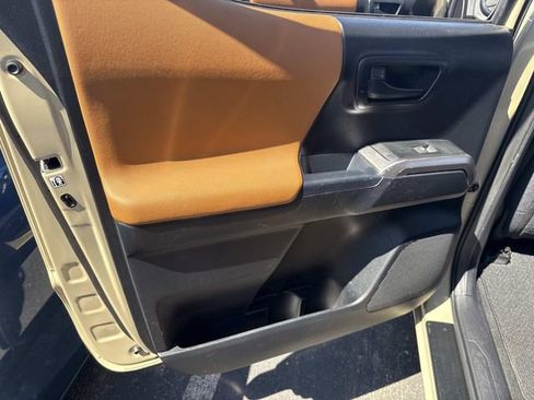 Used 2016 Toyota Tacoma SR5 w/ SR5 Appearance Package (SN) AWD/4WD image 21
