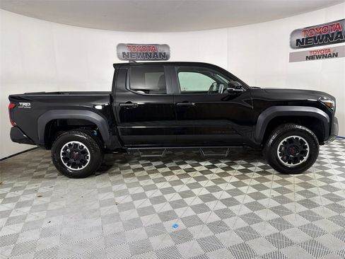 Used 2024 Toyota Tacoma TRD Off-Road image 3