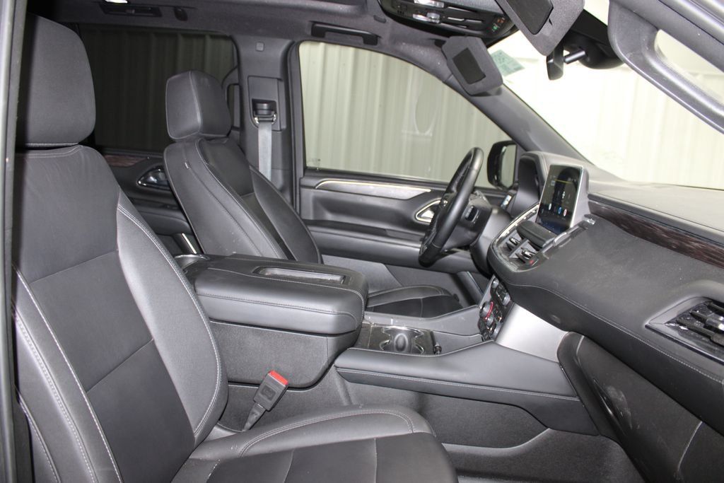 Used 2024 Chevrolet Tahoe Z71 w/ Luxury Package AWD/4WD image 24