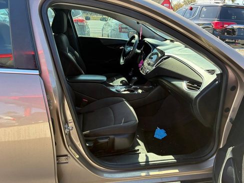 Used 2019 Chevrolet Malibu LT FWD image 16