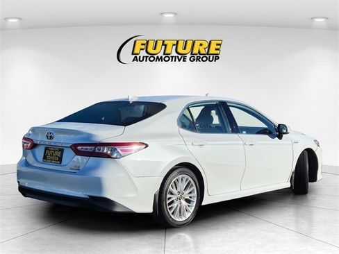 Used 2020 Toyota Camry XLE image 5