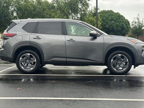 Used 2025 Nissan Rogue SV image 8