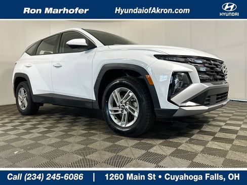Certified 2025 Hyundai Tucson SE AWD/4WD image 1