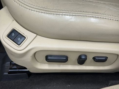 Used 2015 Ford Taurus Limited w/ Equipment Group 301A FWD image 23