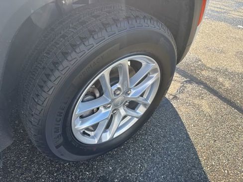 Certified 2025 Jeep Grand Cherokee Laredo X w/ Luxury Tech Group I image 9