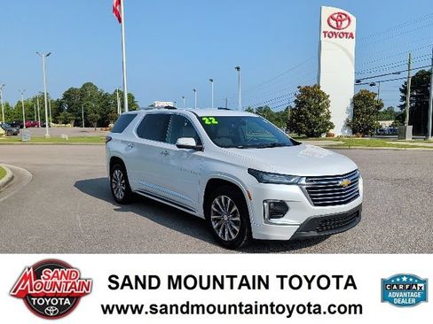 Used 2022 Chevrolet Traverse Premier FWD image 1