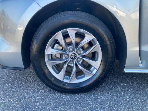 Used 2024 Toyota Sienna XLE image 27