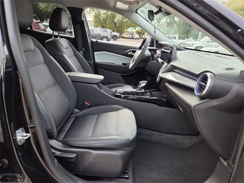 Certified 2025 Chevrolet Trax LT image 25