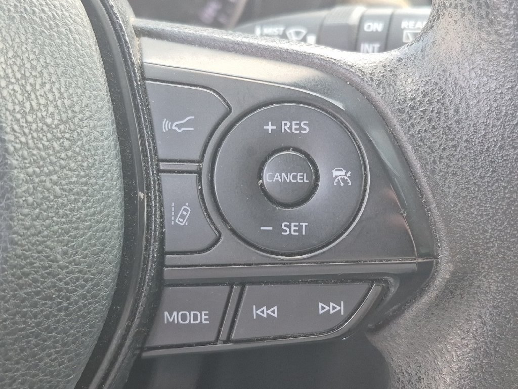 Used 2020 Toyota RAV4 XLE AWD/4WD image 25