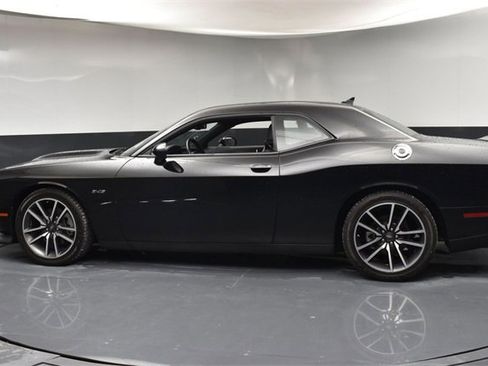 Used 2023 Dodge Challenger R/T w/ Plus Package image 5