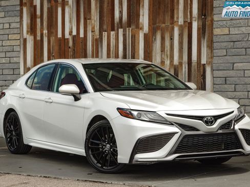 Used 2022 Toyota Camry XSE FWD image 9