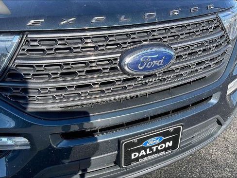 Certified 2022 Ford Explorer XLT w/ Equipment Group 202A RWD image 5