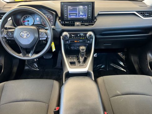 Used 2021 Toyota RAV4 LE AWD/4WD image 3