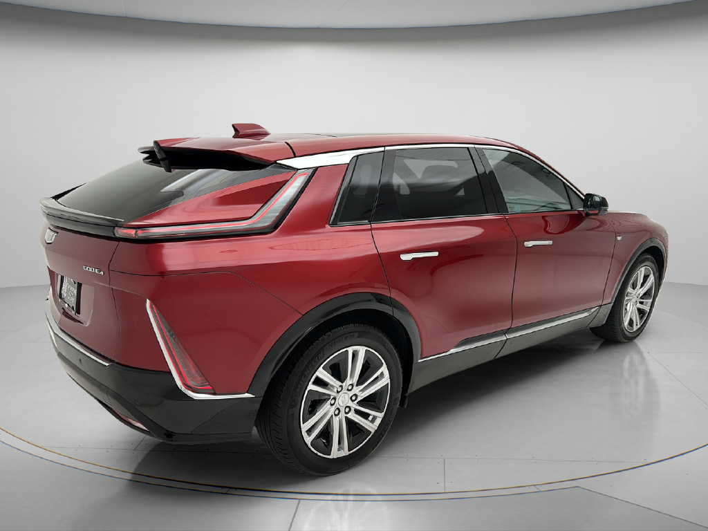 Used 2024 Cadillac Lyriq Tech AWD/4WD image 5