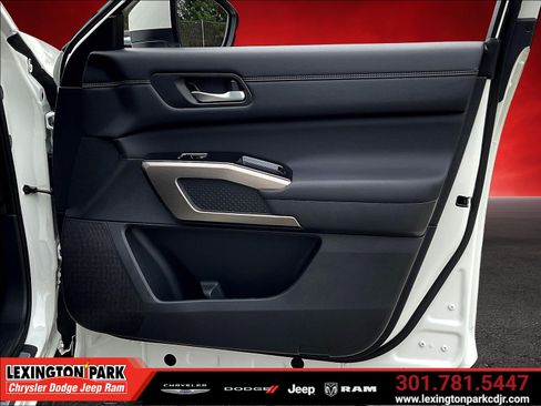 Used 2024 Nissan Pathfinder Platinum AWD/4WD image 28