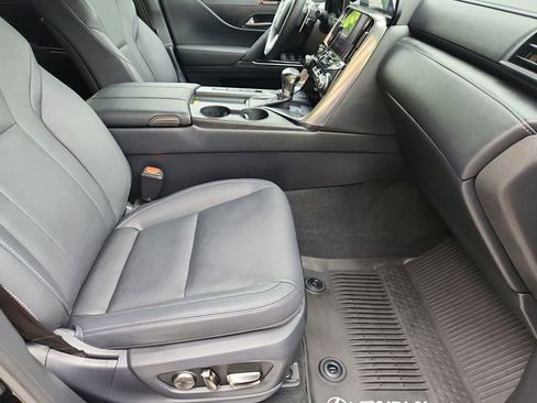 Used 2024 Lexus LX 600 4WD w/ Premium Package image 29