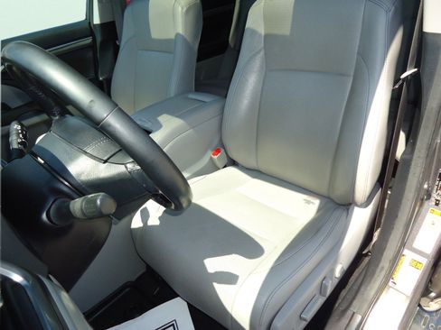 Used 2018 Toyota Highlander Limited Platinum AWD/4WD image 26