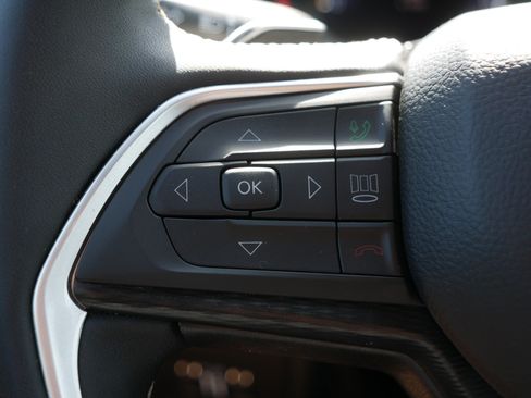 Used 2025 Jeep Grand Cherokee L Altitude AWD/4WD image 31