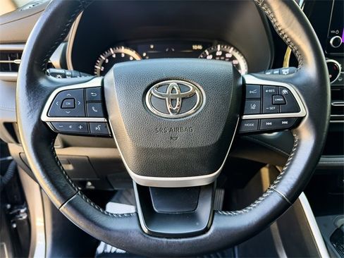 Used 2024 Toyota Highlander LE image 15