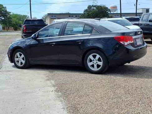 Used 2016 Chevrolet Cruze LT w/ Technology Package FWD image 3