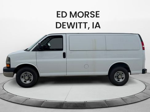 Used 2014 Chevrolet Express 2500 w/ Express Access Plus Package RWD image 2