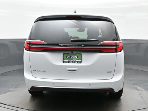 New 2027 Chrysler Pacifica Select AWD/4WD image 5