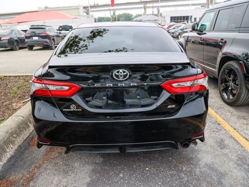Used 2018 Toyota Camry SE FWD image 9