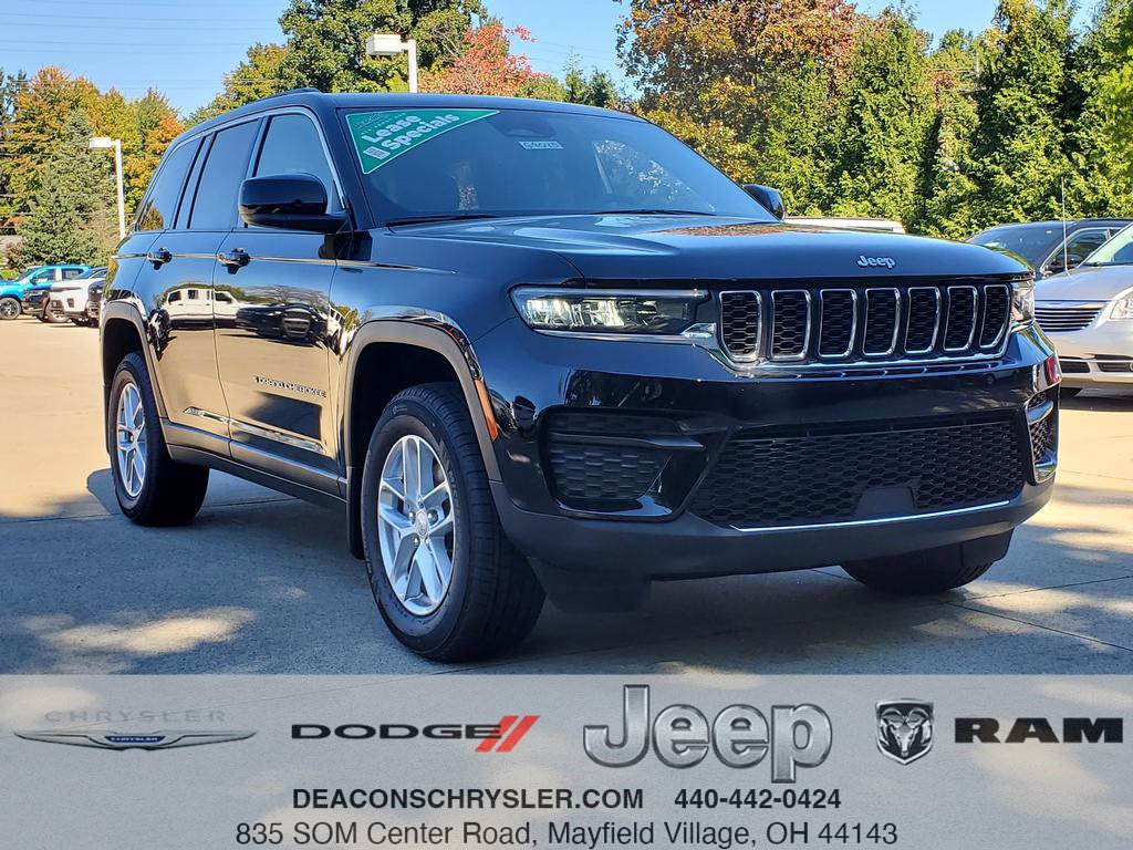 New 2026 Jeep Grand Cherokee Laredo w/ MOPAR Finishing Package AWD/4WD image 1