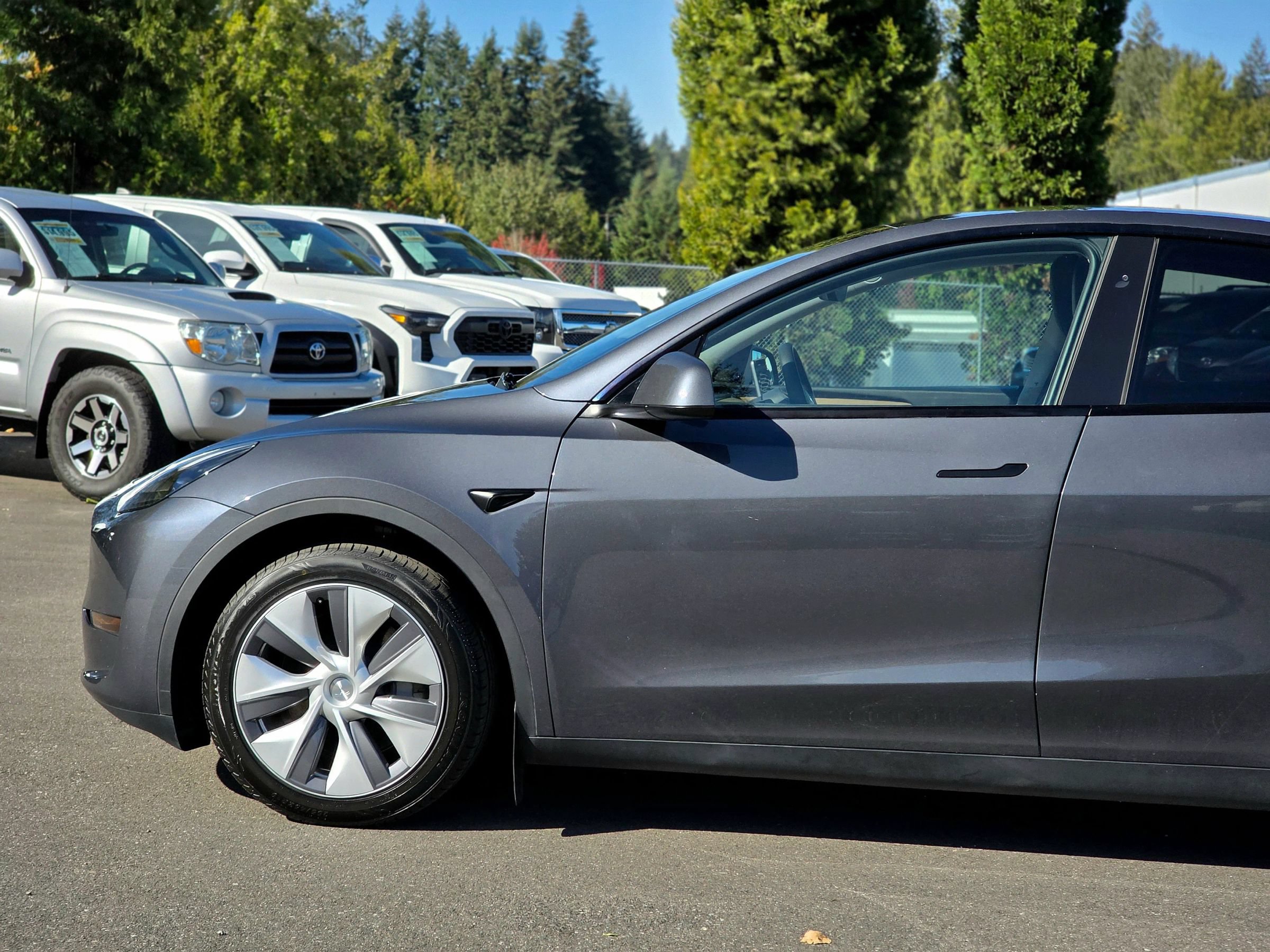 Used 2023 Tesla Model Y Long Range AWD/4WD image 7
