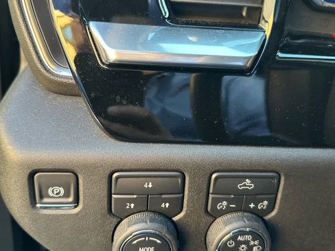 Used 2025 Chevrolet Silverado 2500 LT w/ Convenience Package image 28