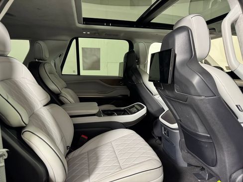 Certified 2025 Lincoln Navigator L Black Label AWD/4WD image 16