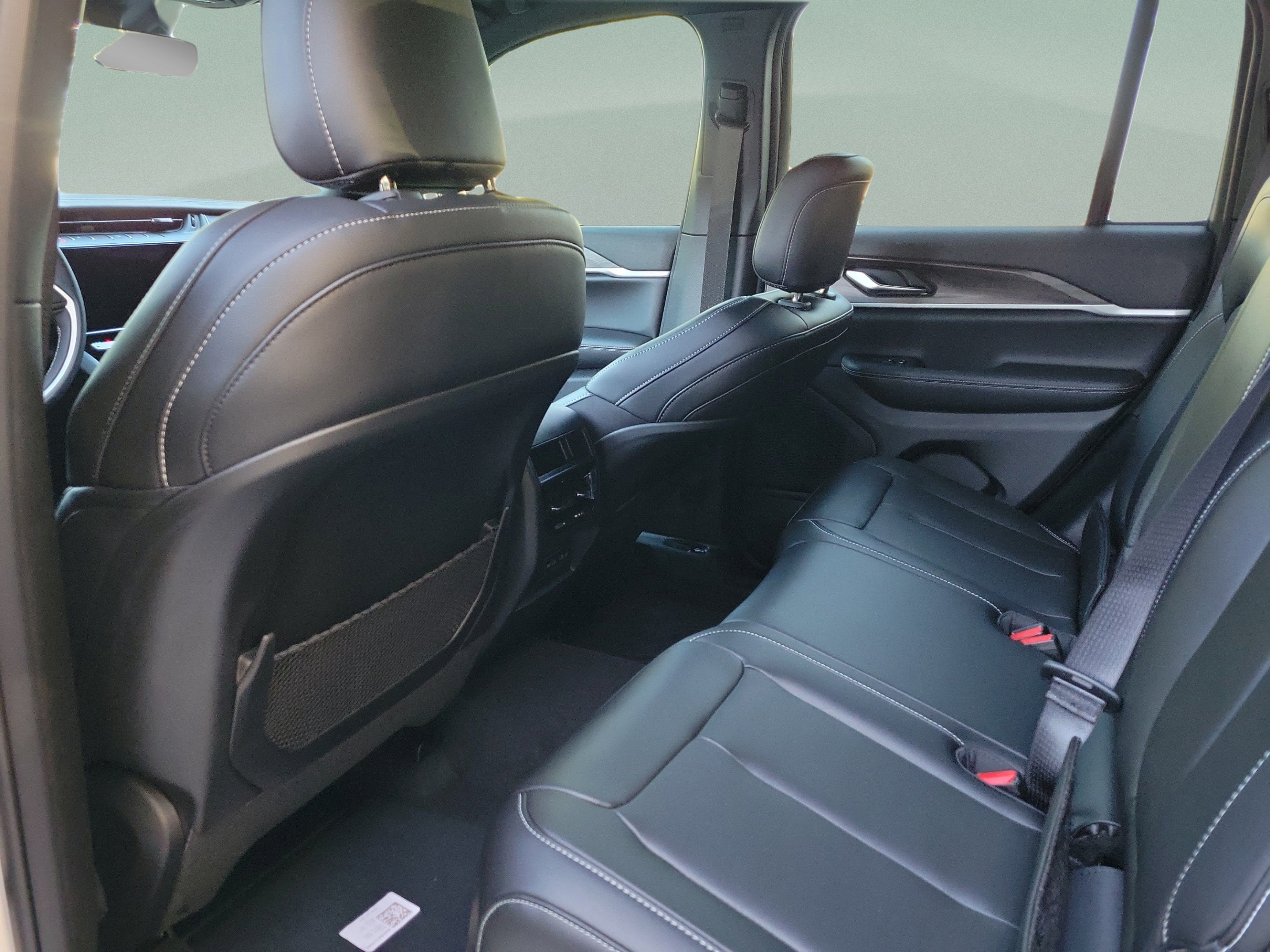 New 2027 Jeep Grand Cherokee Limited w/ Limited Altitude Package RWD image 7