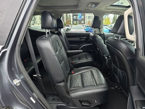 Certified 2022 Kia Telluride SX w/ SX Prestige Package AWD/4WD image 14