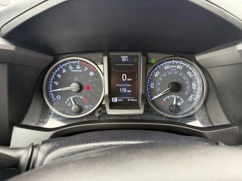 Used 2021 Toyota Tacoma TRD Off-Road w/ TRD Premium Off Road Package image 11