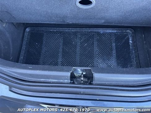 Used 2008 Chrysler Crossfire Limited image 8