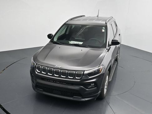 Used 2022 Jeep Compass Latitude FWD image 11