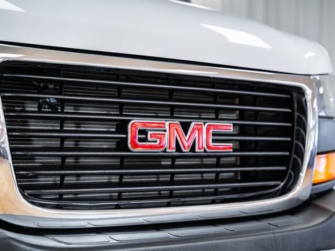 Used 2024 GMC Savana 2500 w/ Driver Convenience Package image 7