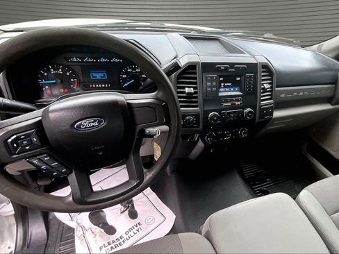 Used 2017 Ford F250 XL w/ Power Equipment Group AWD/4WD image 8