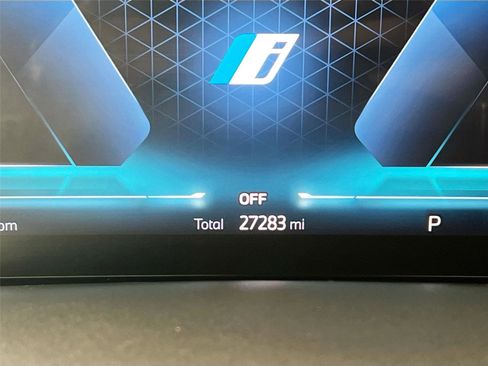 Certified 2024 BMW X5 xDrive50e w/ Premium Package image 12