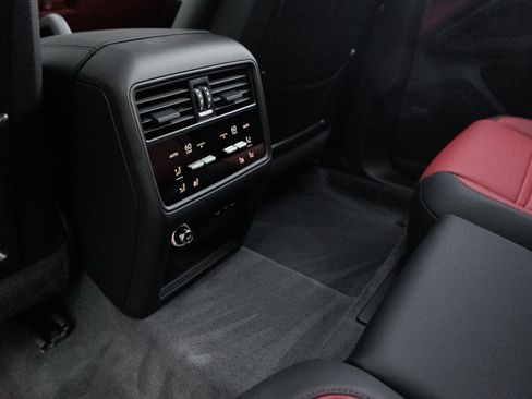 Certified 2025 Porsche Cayenne Coupe image 24