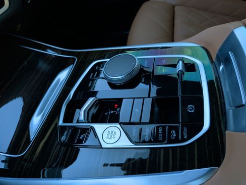 Used 2023 BMW X7 xDrive40i w/ Premium Package image 20