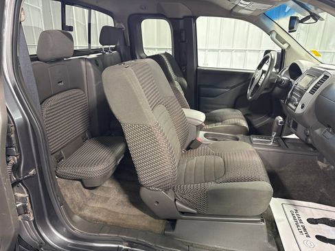 Used 2016 Nissan Frontier SV RWD image 12