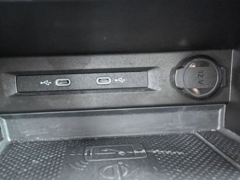 Used 2023 Volkswagen Tiguan SE w/ Panoramic Sunroof Package AWD/4WD image 23