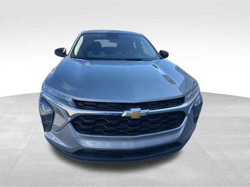 Used 2024 Chevrolet Trax LS w/ Driver Confidence Package FWD image 9