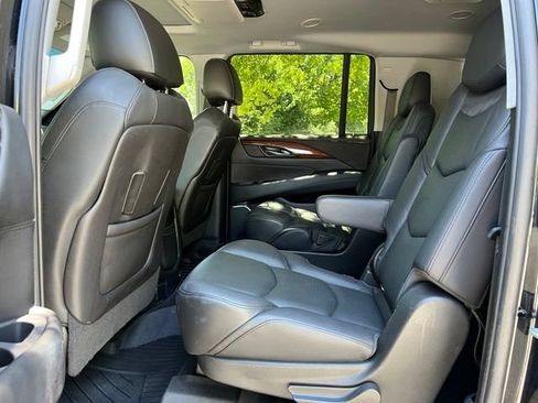 Used 2018 Cadillac Escalade ESV Premium Luxury RWD image 16