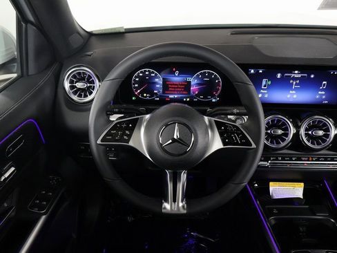New 2026 Mercedes-Benz GLB 250 image 4