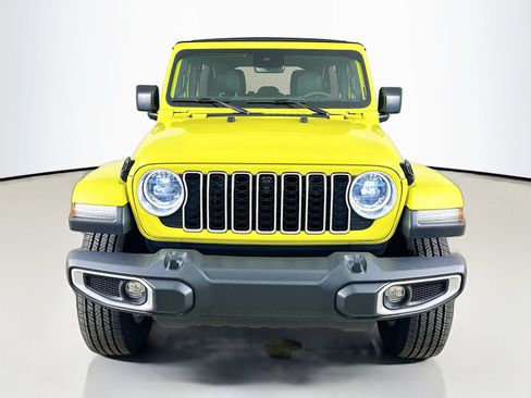 Used 2024 Jeep Wrangler Unlimited Sahara w/ Technology Group AWD/4WD image 2