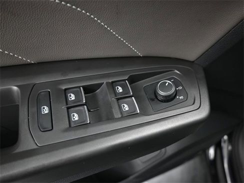 Used 2023 Volkswagen Atlas Cross Sport SE image 13