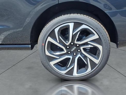 New 2026 Lincoln Navigator Reserve AWD/4WD image 4